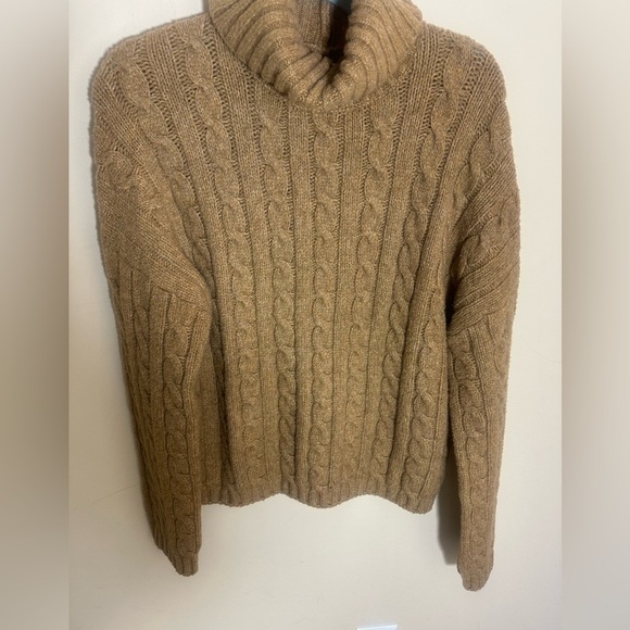 Abercrombie and Fitch A&F Cable Wedge Turtleneck bown sweater size small - Picture 1 of 6